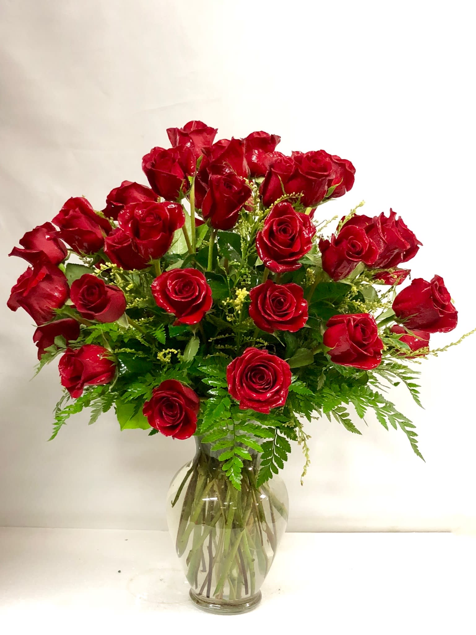 Bouquet of red roses in a clear glass vase