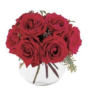 Red rose bouquet in a clear glass vase