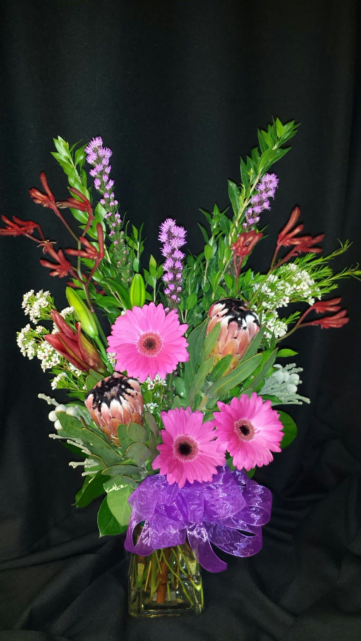 Kangaroo paw and protea daisy mix - Lush and bold fun flowers in a long lasting assortment. Flowers will vary.