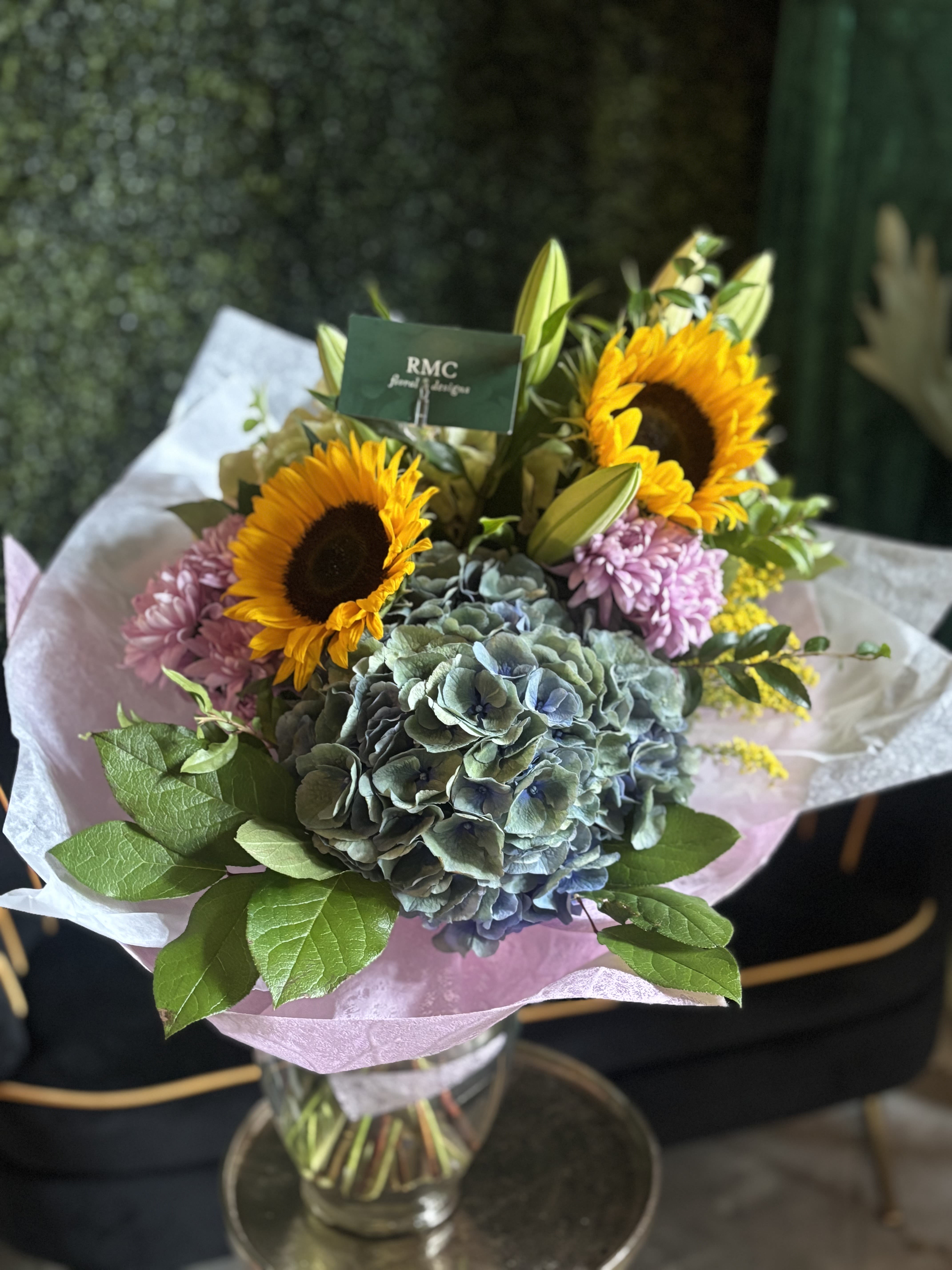 Sweet Embrace - Bright, lively flowers arranged to spread happiness and energy. Perfect for congratulatory gifts, cheerful decor, or celebrations of life’s joyful moments.