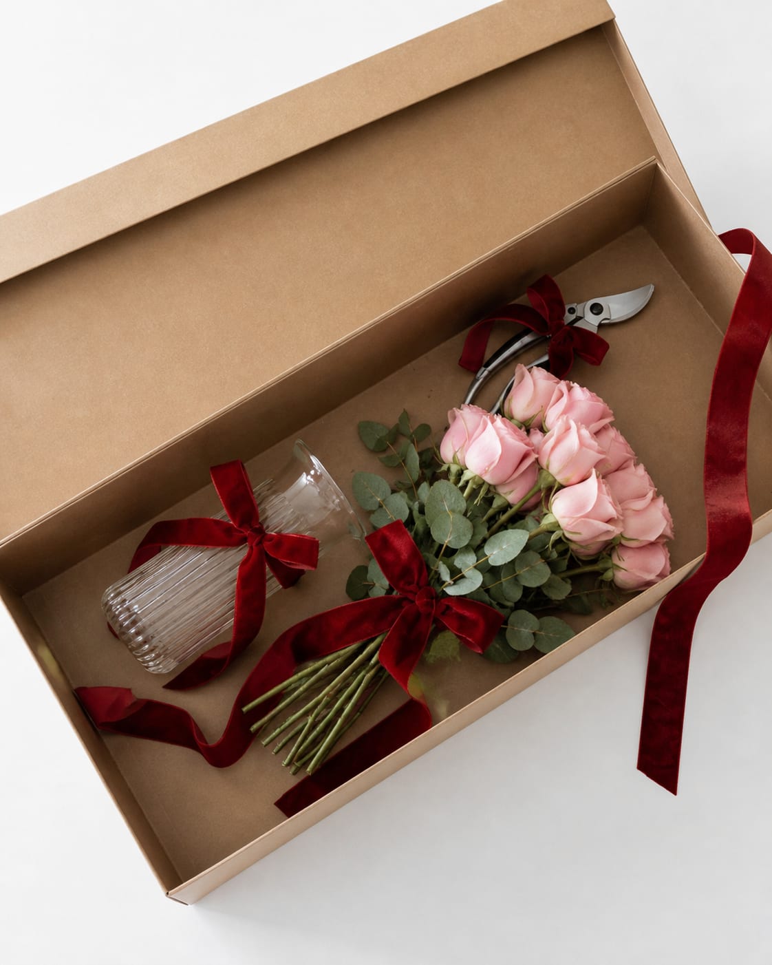 Signature Rose Atelier – 24 Roses Gift Box - Elevate the art of gifting with our exclusive Rose Atelier Box — a refined floral experience designed for true beauty lovers.  Inside this elegant signature box, you’ll find 24 premium roses, carefully selected and hand-tied, accompanied by a stylish glass vase and professional pruners. This set allows the recipient to create their own perfect arrangement — turning a simple bouquet into a memorable experience.   A gift that feels personal, interactive, and truly luxurious  What’s included: 	•	24 fresh premium roses 	•	Elegant glass vase 	•	Professional floral pruners 	•	Signature La Fleur Éclose gift box 