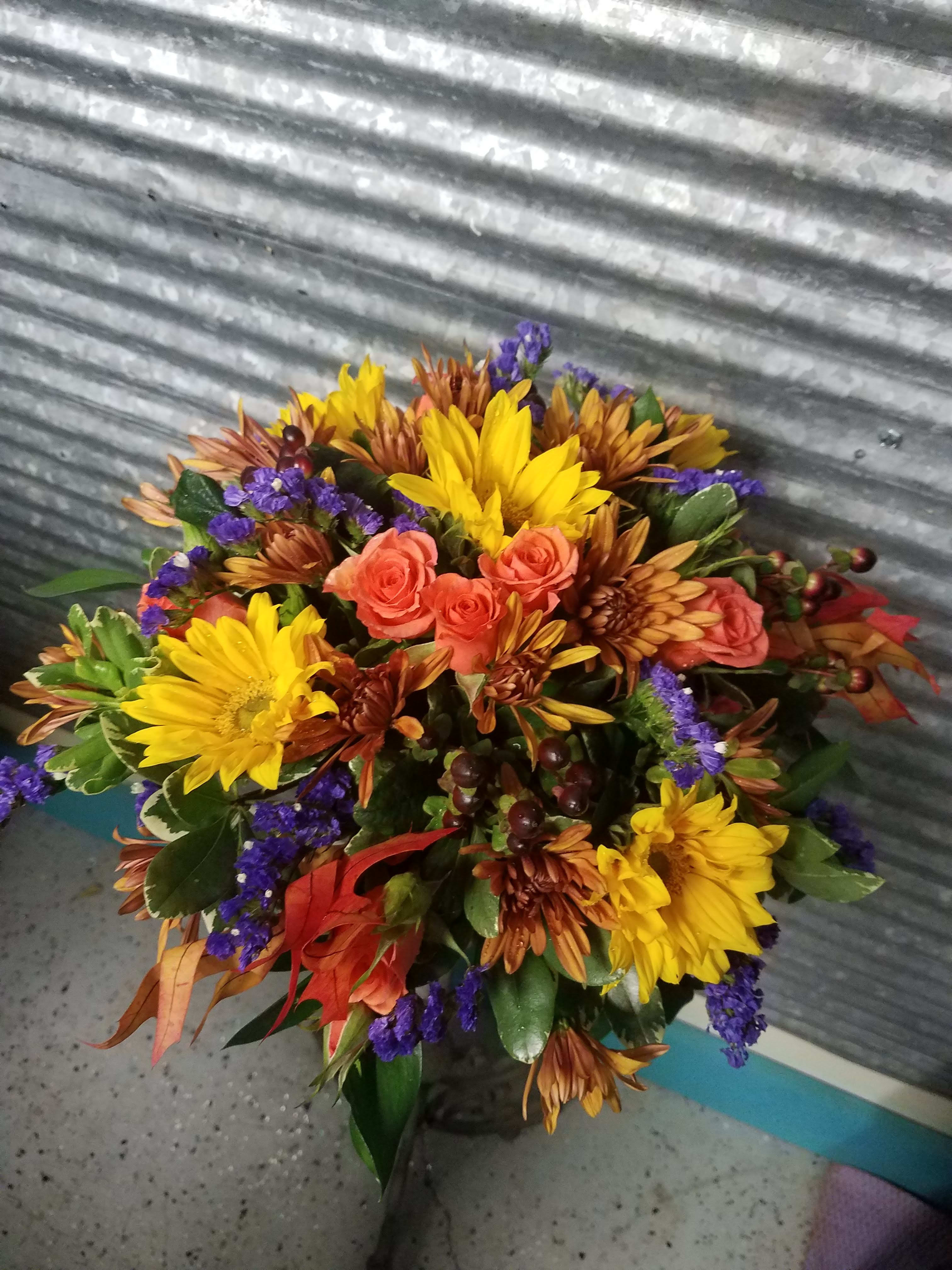 Small Round centerpiece  - Just a little something extra to give that finish touch to your thanksgiving table. 