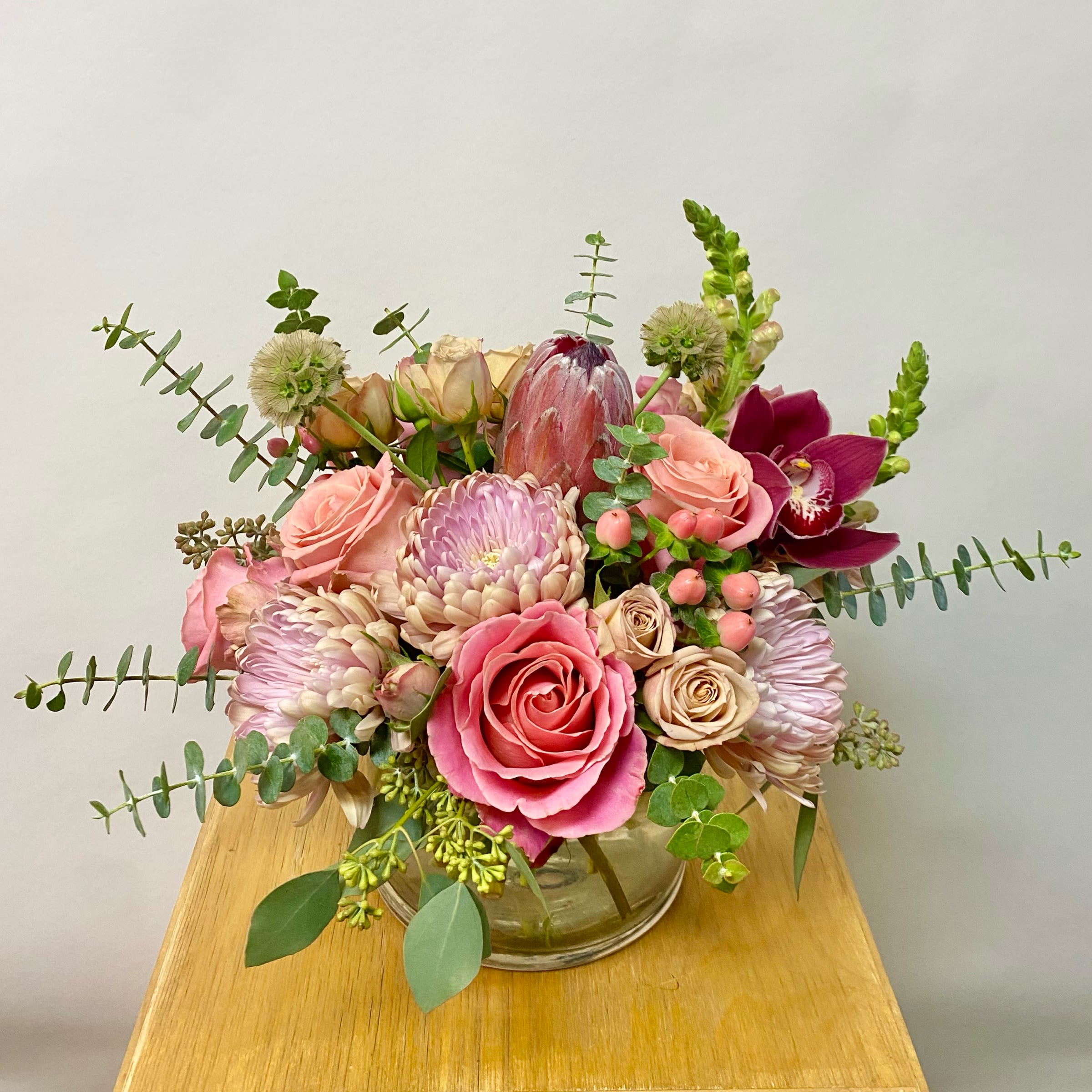 Mixed pink and cream bouquet in a clear glass vase