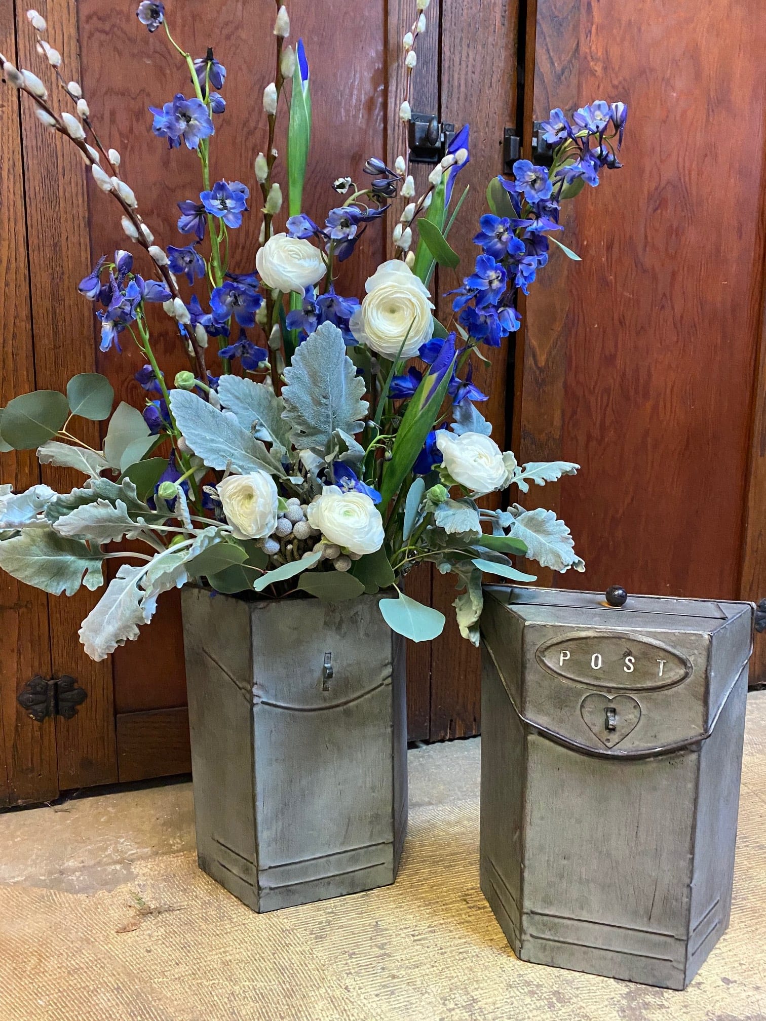 The 28787  - Eclectic gift of bursting blooms in an old-fashioned mail-box!  Send a little love this year!