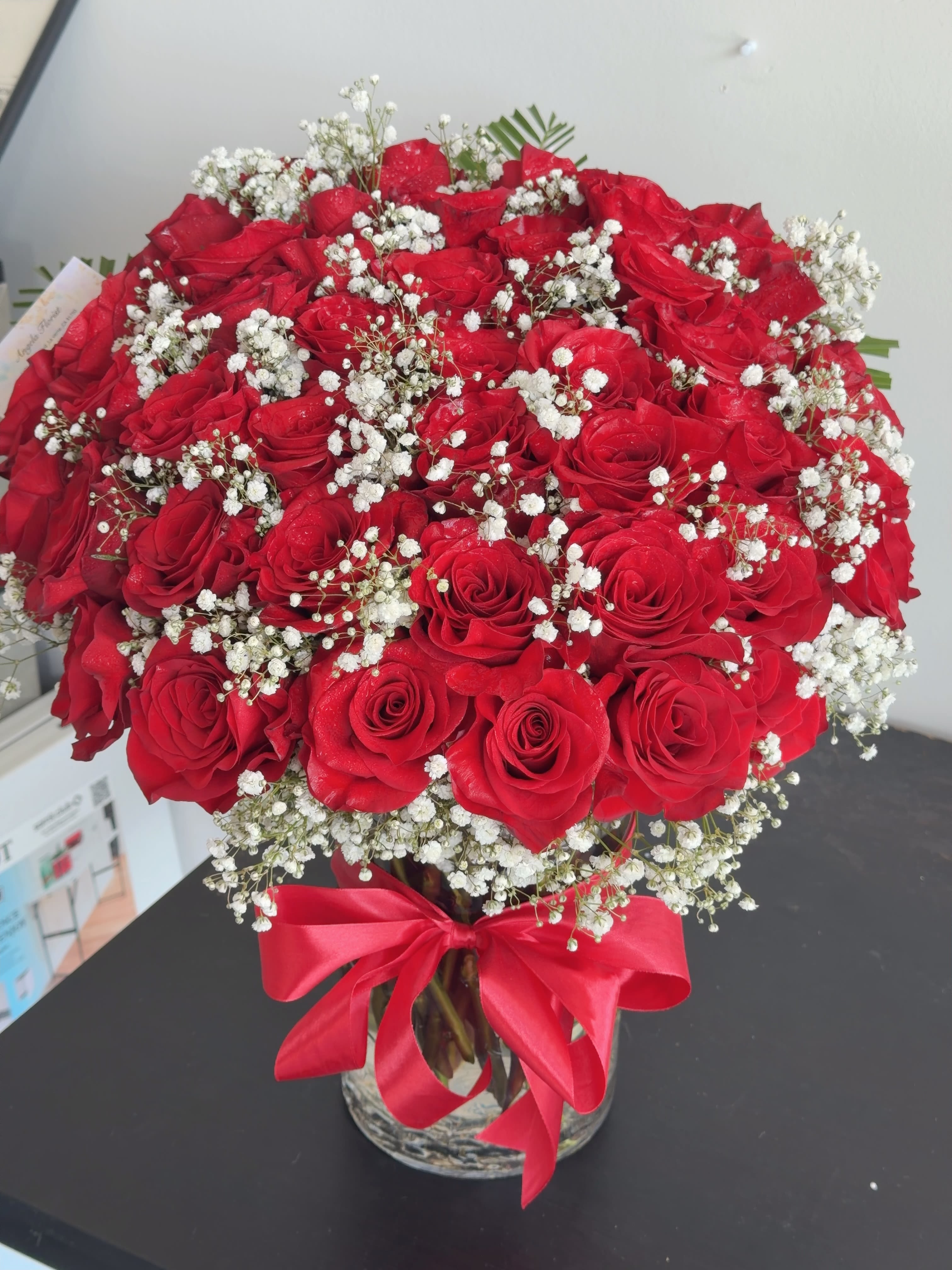 Love that won't stop  - The product contains 48 roses with baby's breath in a glass vase, if you want different colors of roses, please note us