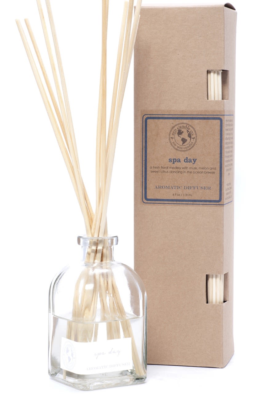 Glass reed diffuser with a cardboard box