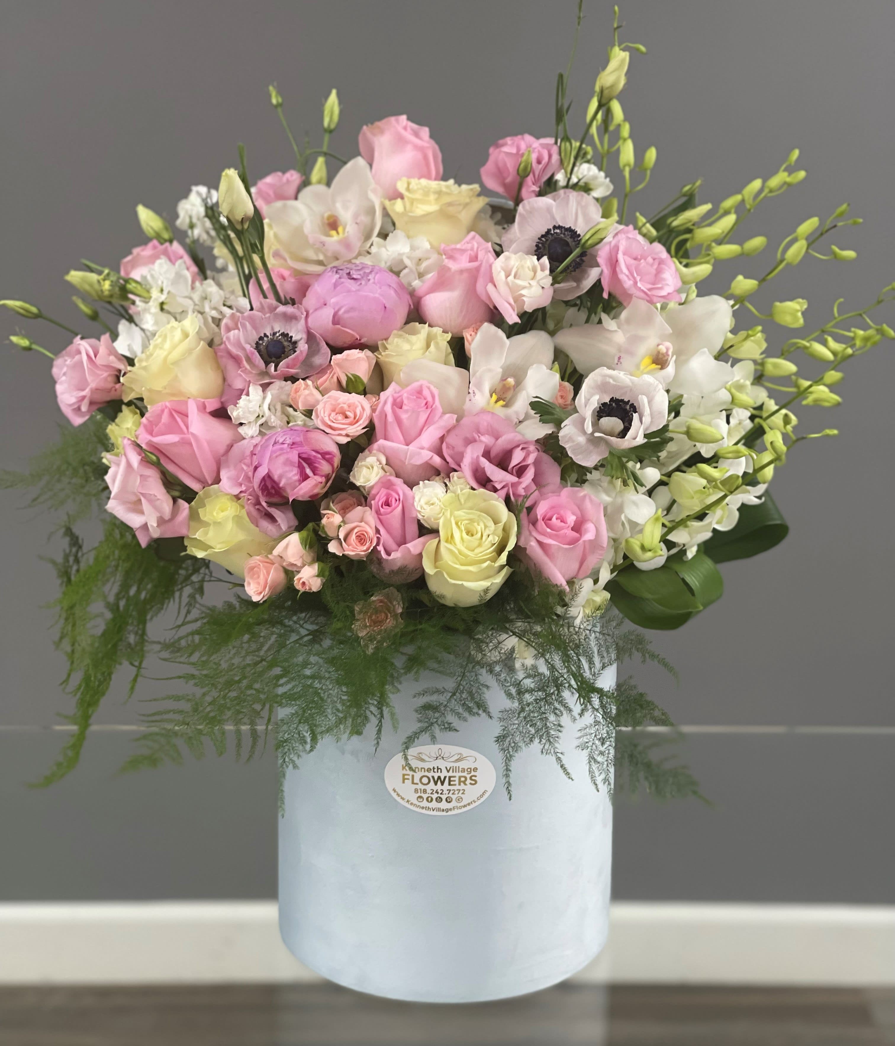 Pink and white mixed bouquet in a white hatbox