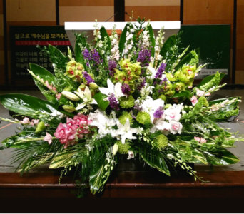  PODIUM ARRANGEMENT 109 [TTPOD109] - PODIUM ARRANGEMENT 109 BY TWIN TOWERS FLORIST      As Shown : TTPOD109 