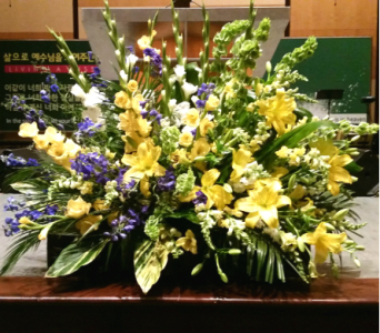  PODIUM ARRANGEMENT 104 [TTPOD104] - PODIUM ARRANGEMENT 104 BY TWIN TOWERS FLORIST       As Shown : TTPOD104 
