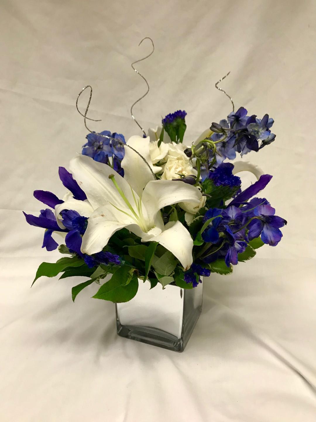 BLUEMONT - THE BLUEMONT ARRANGEMENT BY TWIN TOWERS FLORIST   TT-BLUEMONT