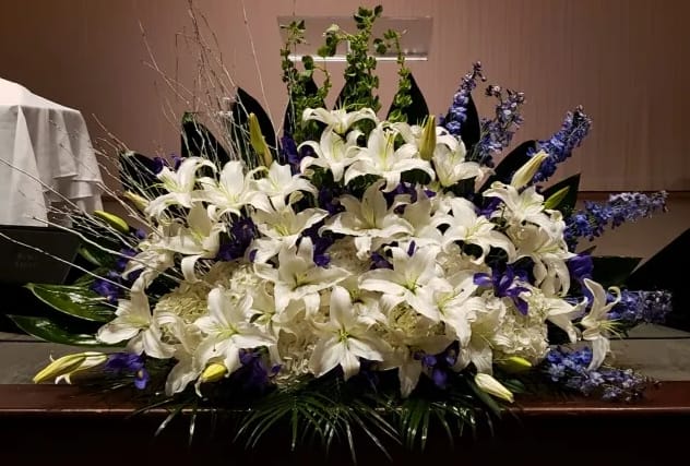 [TT-POD187]:  PODIUM ARRANGEMENT 187 - PODIUM ARRANGEMENT 187 BY TWIN TOWERS FLORIST