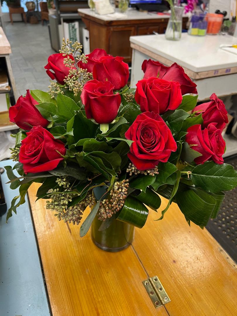 Bouquet of red roses in a glass vase