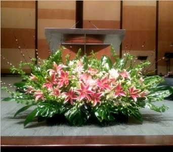  PODIUM ARRANGEMENT 47 [TTPOD47] - PODIUM ARRANGEMENT BY TWIN TOWERS FLORIST      As Shown : TTPOD47  