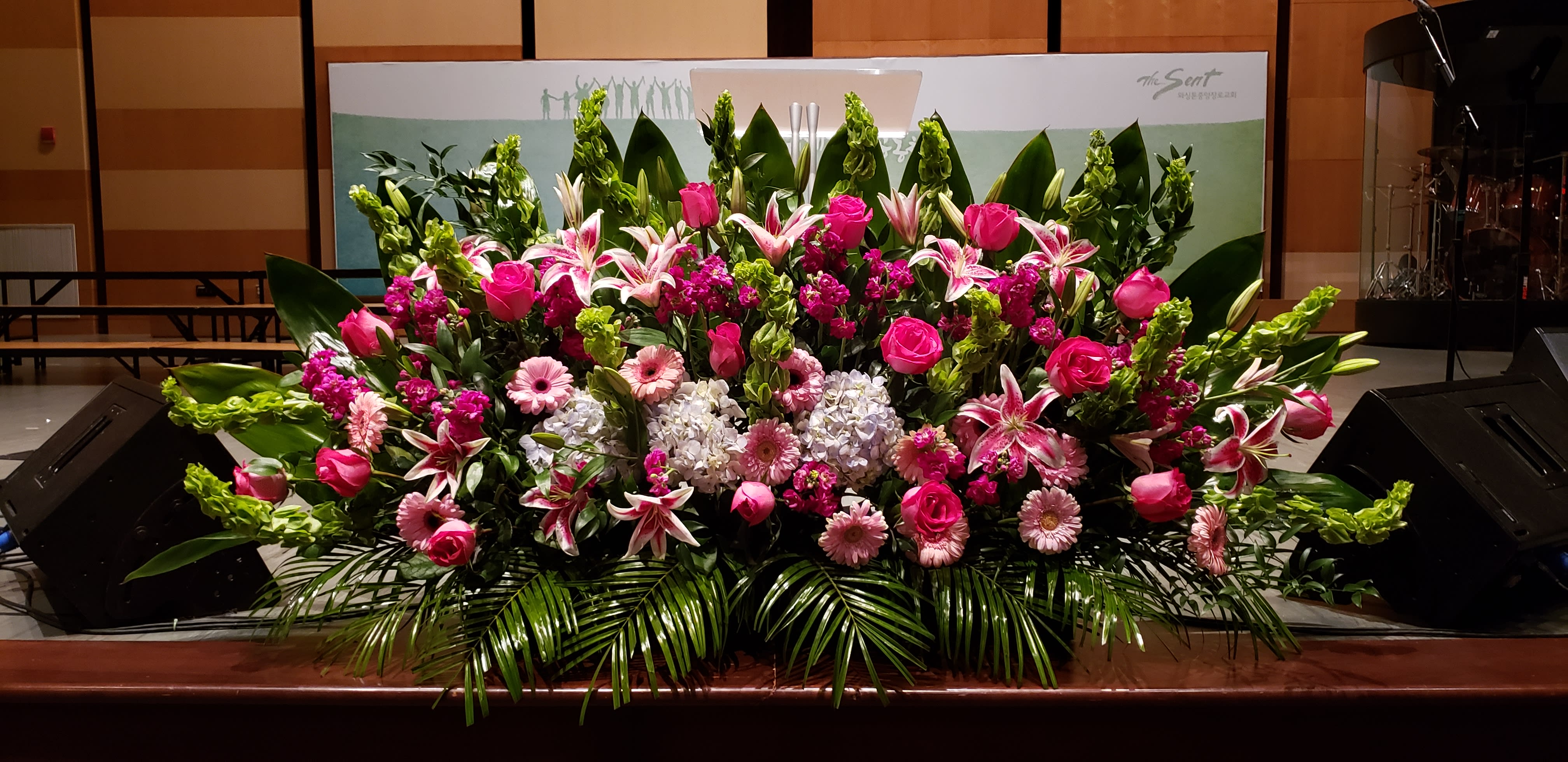 PODIUM ARRANGEMENT 129 - PODIUM ARRANGEMENT 129 BY TWIN TOWERS FLORIST 