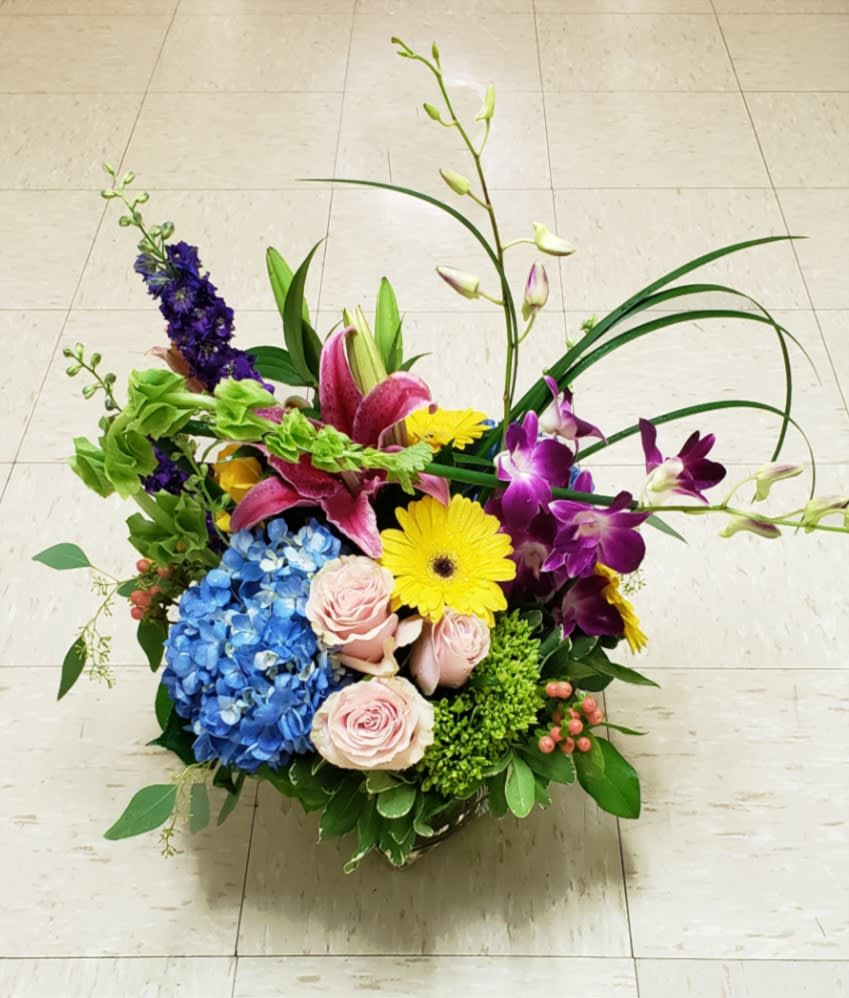  SUMMERY CONTEMPO  by Twin Towers Florist, Arlington [TT-ARR57] -  SUMMERY CONTEMPO  by Twin Towers Florist, Arlington  Comes arranged in a clear glass cube vase.