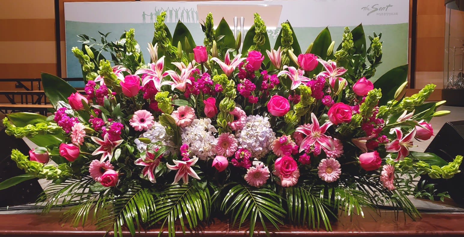 [TTPOD137]:  PODIUM ARRANGEMENT 137 - PODIUM ARRANGEMENT 137 BY TWIN TOWERS FLORIST IN ARLINGTON, VA