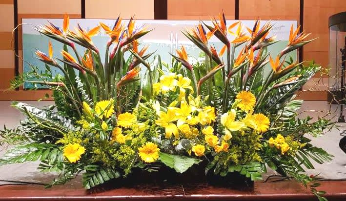 PODIUM ARRANGEMENT 144 - PODIUM ARRANGEMENT 144 BY TWIN TOWERS FLORIST