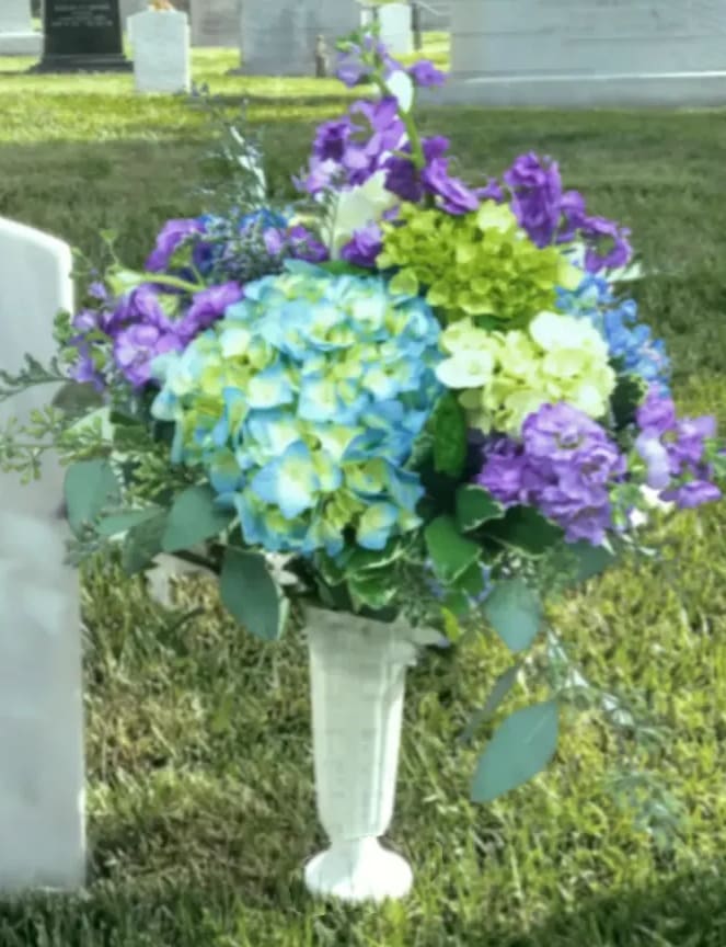 GLENCARLYN ARRANGEMENT FOR ANC  [TT-ANC103] - THE GLENCARLYN ARRANGEMENT FOR ARLINGTON NATIONAL CEMETERY BY TWIN TOWERS FLORIST