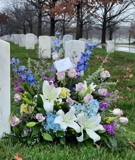 [TT-ANC109]:  ETERNAL SOLACE by Twin Towers Florist, Arlington VA - ETERNAL SOLACE ARRANGEMENT BY TWIN TOWERS FLORIST IN ARLINGTON VA