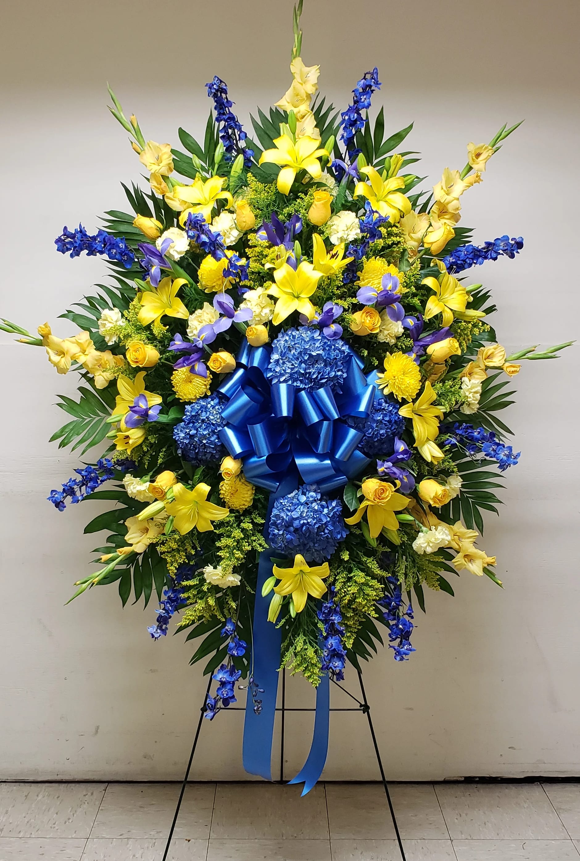 [TT-ANC117]:  GRAND BLUE AND GOLD SPRAY - GRAND BLUE AND GOLD SPRAY BY TWIN TOWERS FLORIST IN ARLINGTON, VA