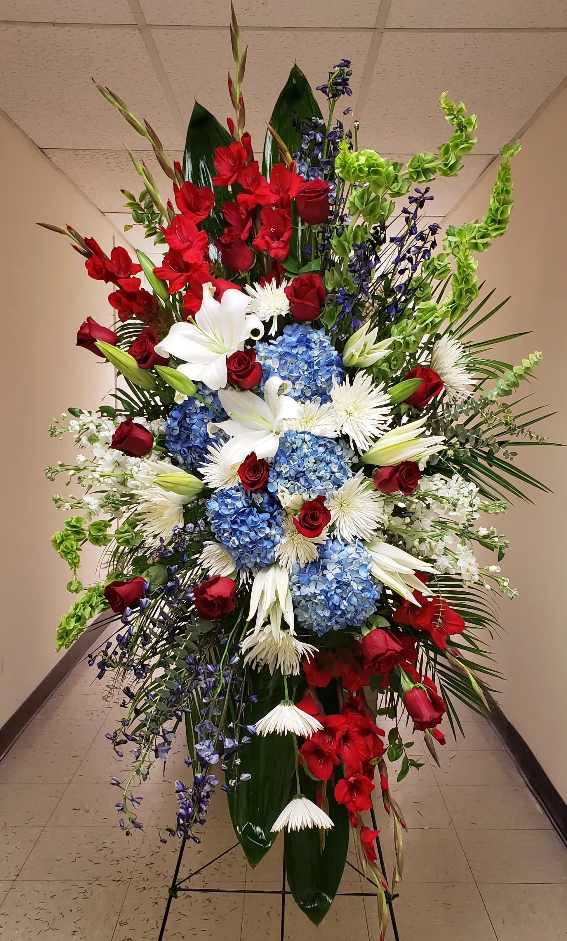 [TT-ANC136]:  MAGNIFICENT LIFE OF A PATRIOT - MAGNIFICENT LIFE OF A PATRIOT STANDING SPRAY BY TWIN TOWERS FLORIST IN ARLINGTON, VA