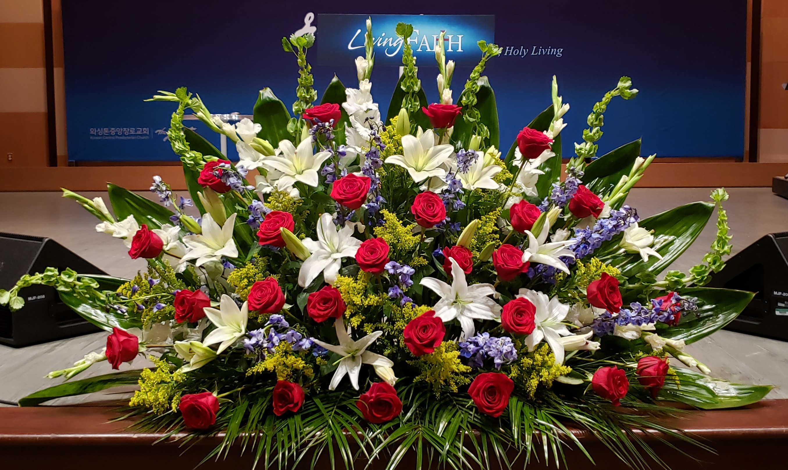 TT-POD180:  PODIUM ARRANGEMENT 180 - PODIUM ARRANGEMENT 180  BY TWIN TOWERS FLORIST IN ARLINGTON, VA
