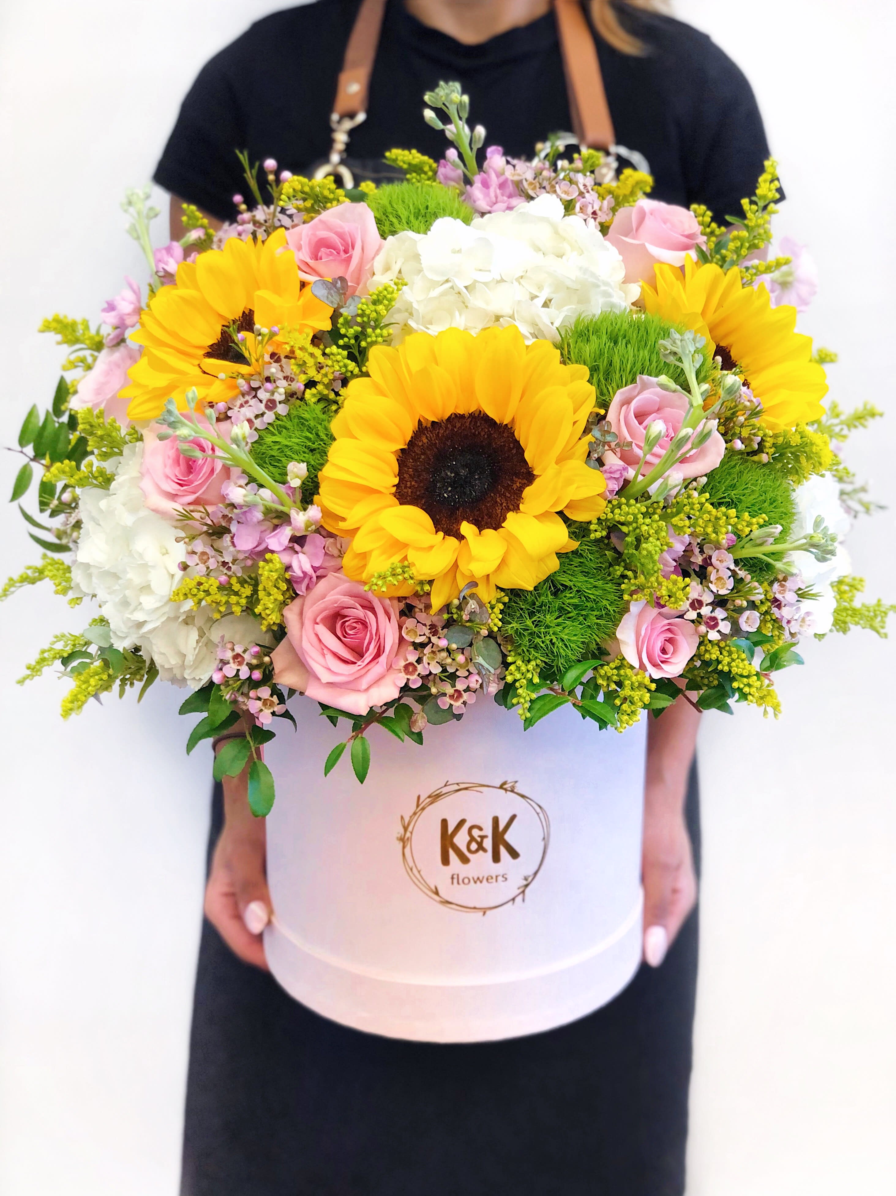  XL hat box bright colors - If You want bouquet with a twist, choose our flower boxes. We have wood boxes for rustic looking arrangements, or hat boxes for a more elegant look. It’s a beautiful and convenient way. Flowers in boxes don’t need vases. That makes it perfect for transportation and keeping flowers hydrated and secure.