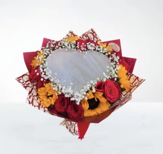 Light Up Bouquet  by D'Lily's Flowers  - A perfect combination of surprise! Not just beautiful flowers but also a lovely surprise message!  * Custom message can be made :)  * Must preorder 2-3 days in advance!  Disclaimer: This is a wrapped bouquet. No Vase is Included. 