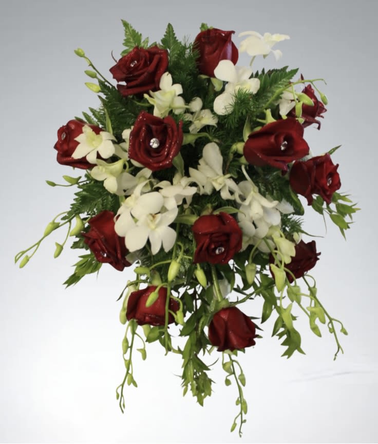 Modern Elegance - This glamorous floral bouquet displays two of the most delicacies in the floral gardens.