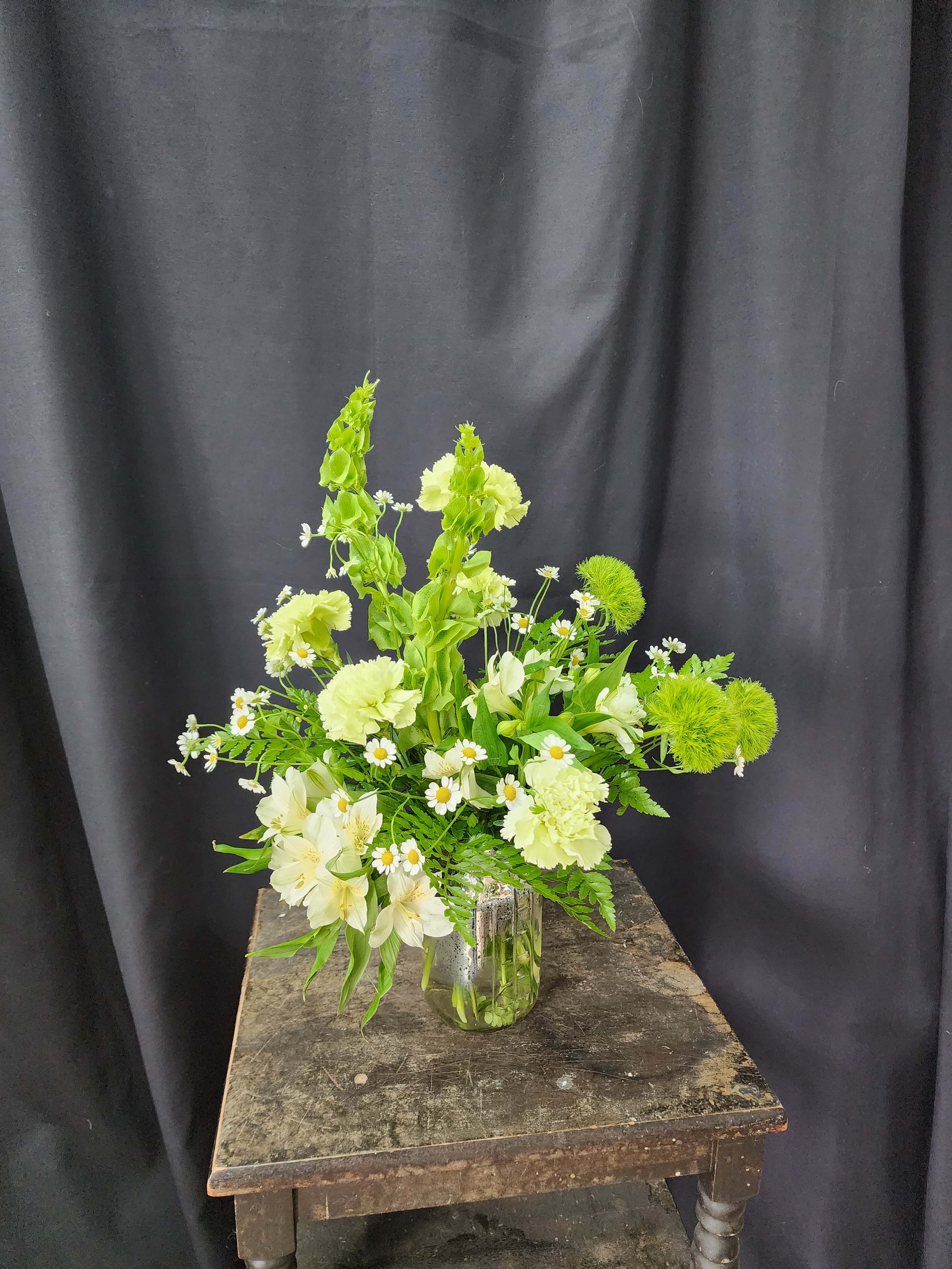 Donegal - The luck of the Irish forever be with you. Give this sweet arrangement anytime of year to say "I love you", "thinking of you", "best of luck", or "Just Because". For whatever reason, this one holds all the charm. 