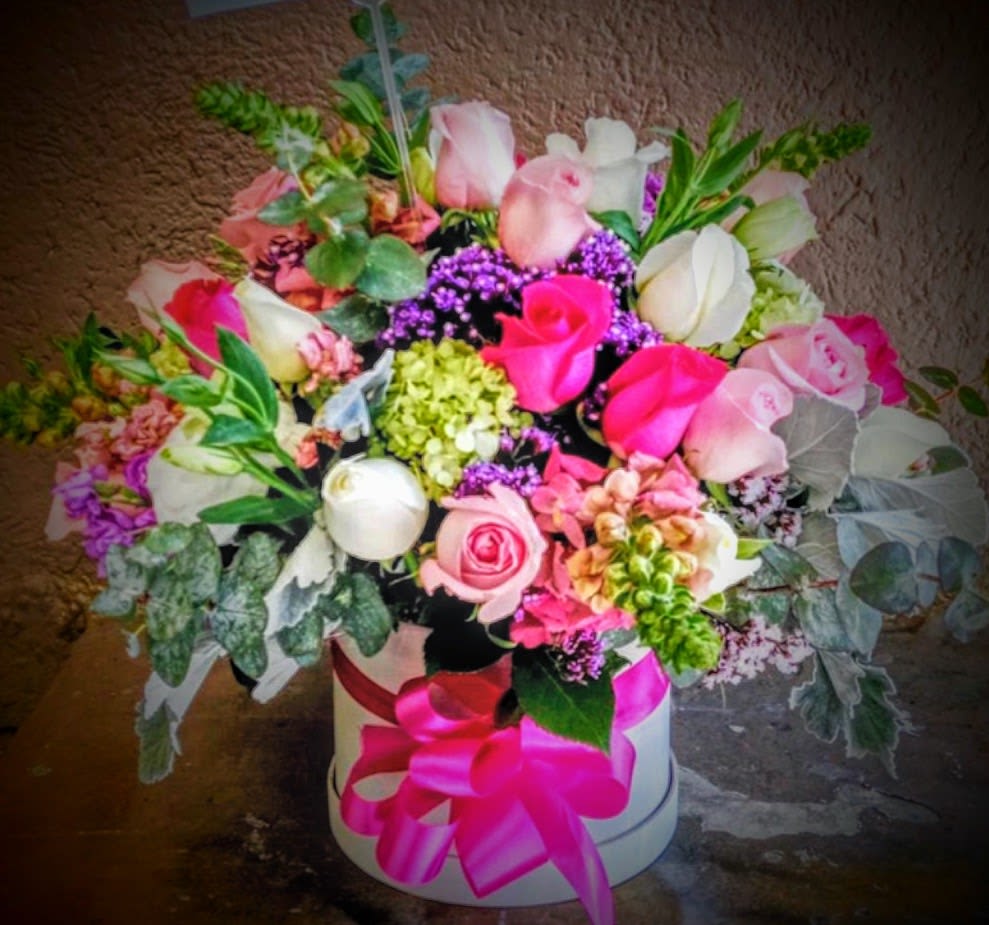 Pink Velvet Garden Box - Elegant luxury flower box arrangement designed with premium pink roses, white roses, hydrangeas, ranunculus, stock flowers, statice, eucalyptus, and seasonal blooms. Perfect for birthdays, anniversaries, romantic surprises, congratulations, Mother’s Day, and luxury floral gifts. Same-day flower delivery available in San Antonio TX including Stone Oak, North Central, Medical Center, Alamo Heights, Cibolo, Schertz, and nearby areas. Handcrafted floral designs made fresh daily for every special occasion.