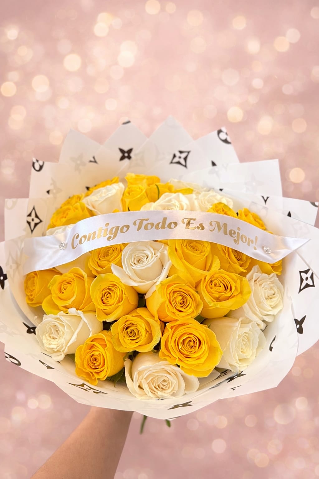 RAMO BUCHON AMARILLO  - 36 yellow and white roses 