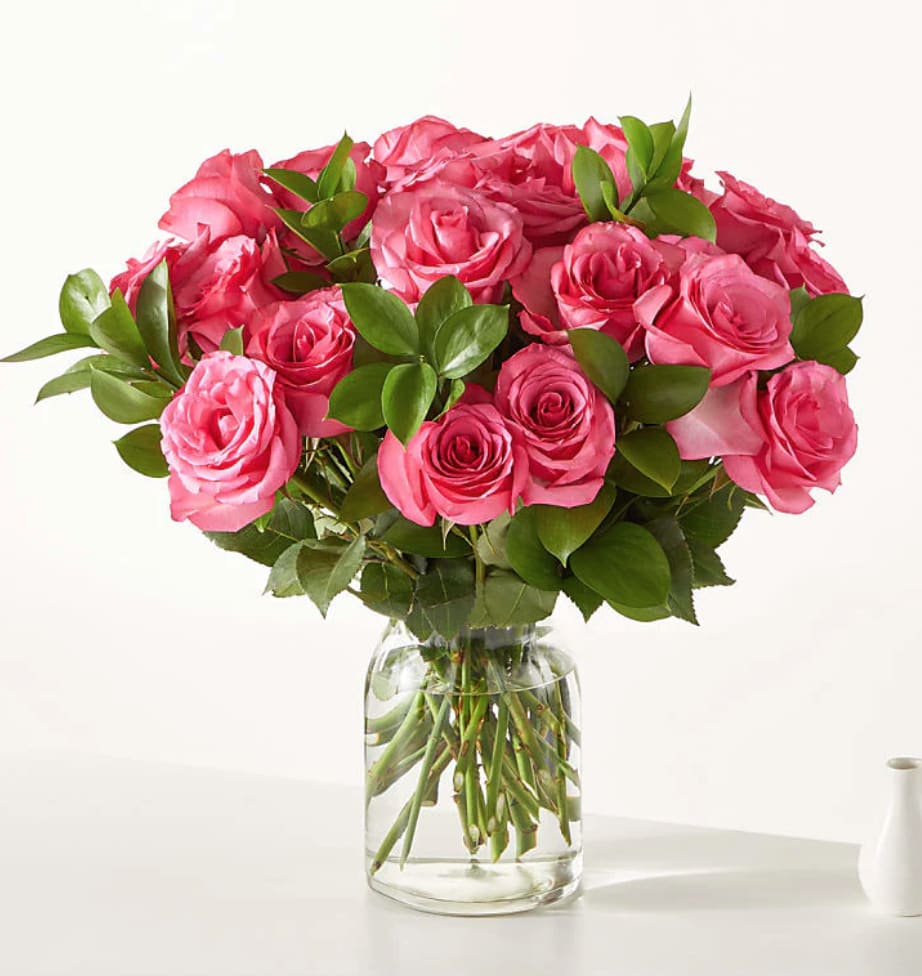 Pink rose bouquet in a clear glass vase