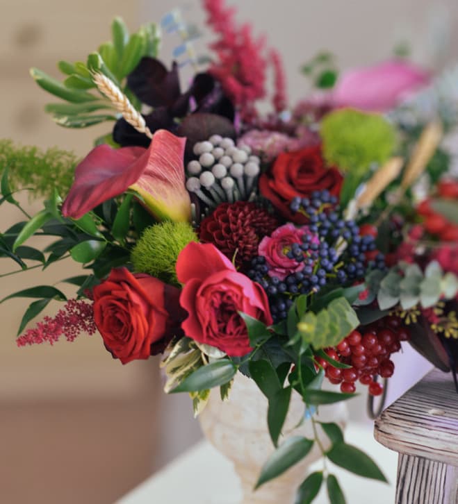 Mixed bouquet with red roses and pink calla lilies in a vase