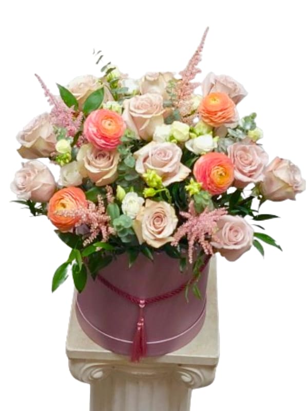 Blooming Garden Box - Our florist's pick: an elegant and lovely floral arrangement with touches of soft pink, peach, white, and lavender colors in a luxurious French-style round box. The flowers and box design may change depending on the season. If you have a specific request for your florist, please feel free to contact our shop.