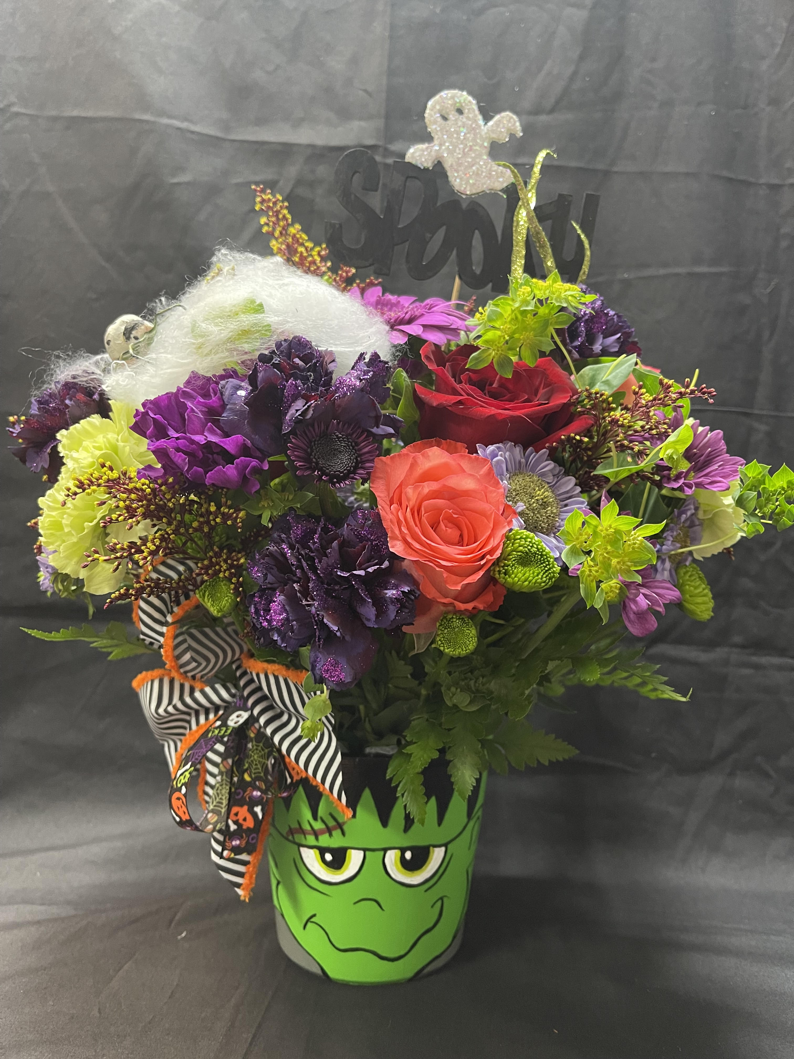 SPOOKY, SPOOKY  - SMALL DETAIL OFLOVE!!! JUST BECAUSE !! SEND IT TO YOUR WORK OR HOME!! IN THOSE HALLOWEEN DAYS!!! (HAND PAINTED VASE)