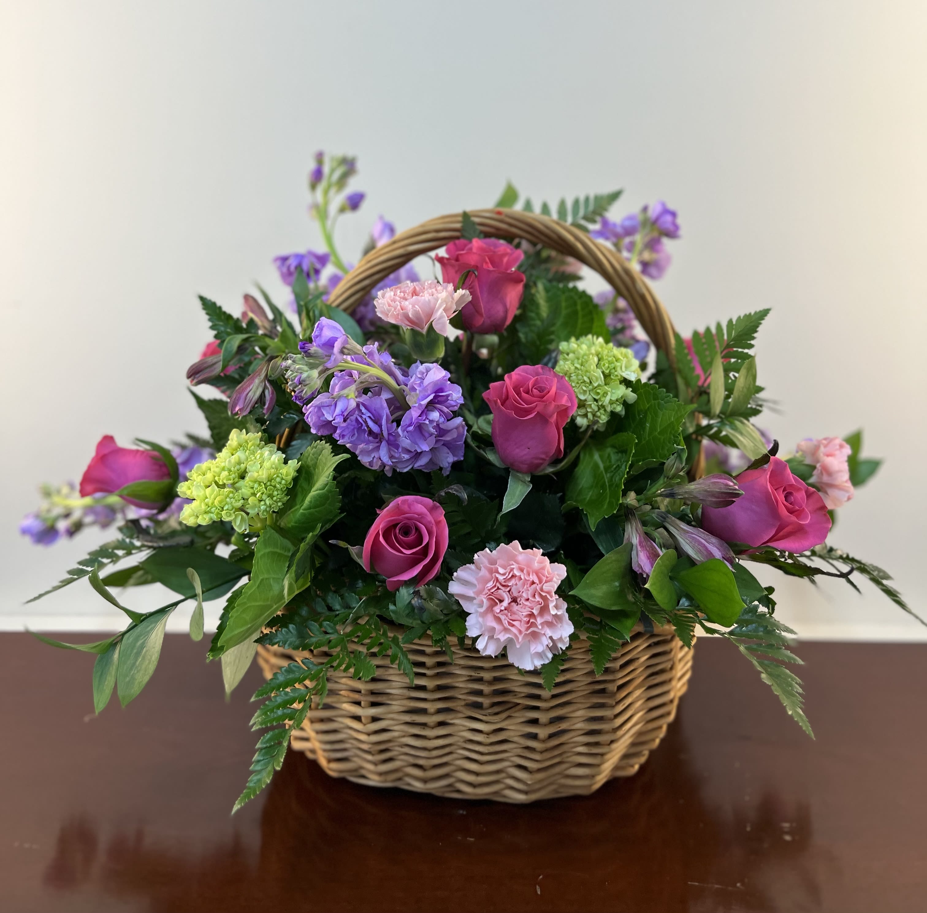 MILES RIVER DREAMS - A GORGEOUS COLLECTION OF SEASONAL BLOOMS TO GRACE YOUR TABLE OR THE PERFECT WAY TO BRIGTHTEN SOMEONE'S DAY.  