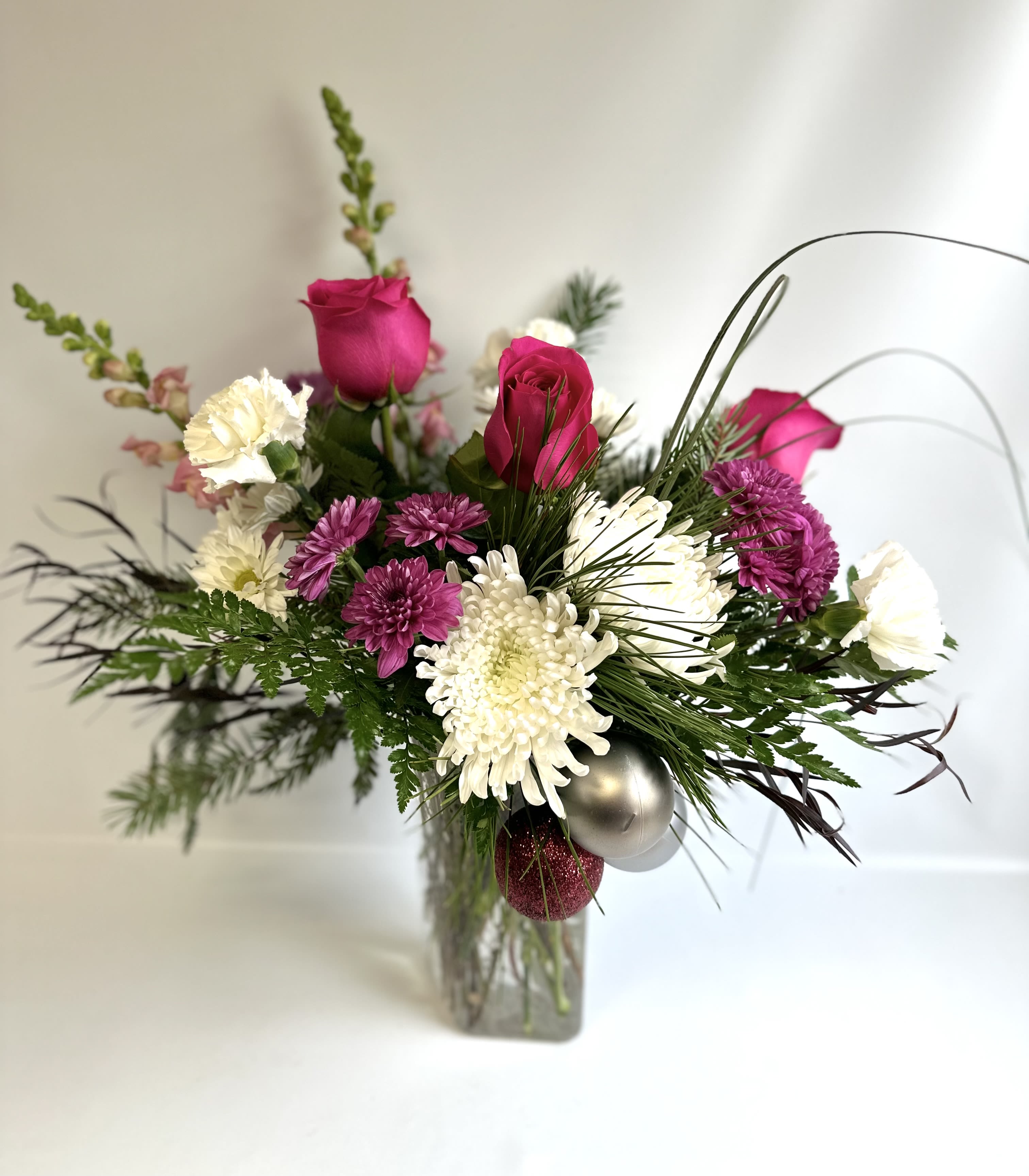 Bouquet of pink roses and white chrysanthemums in a glass vase