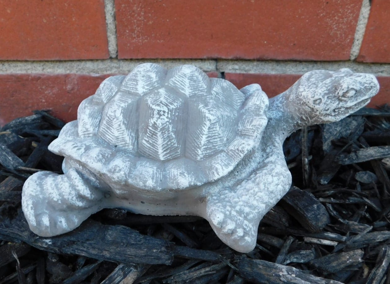 EXTRA SMALL TURTLE STATUE - A tiny turtle statue perfect for decorating a garden 
