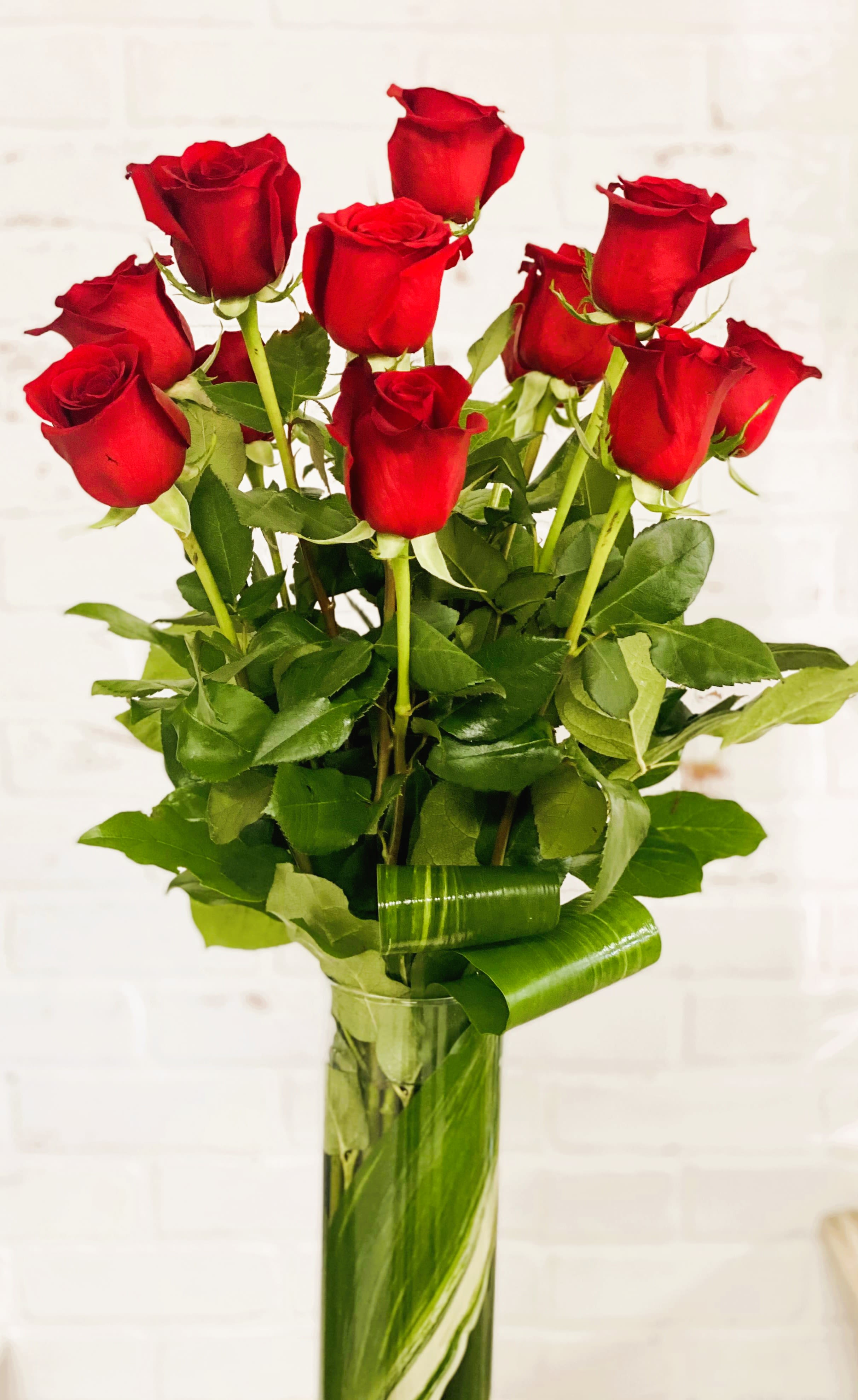 Bouquet of red roses in a clear glass vase