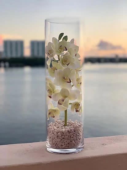 Jade - Silk orchid with stones in clear vase. Custom made. Beautiful decor for your home.  Pre order 2 days.  ▪️ Delivery to their door Each bouquet is unique and is prepared by an expert florist and our customer service team is at your service to ensure the best experience possible.  ▪️Bouquets you can enjoy for longer Some flowers arrive a little closed to ensure extra freshness and protection during shipping. Enjoy the magic of seeing them fully bloom. 