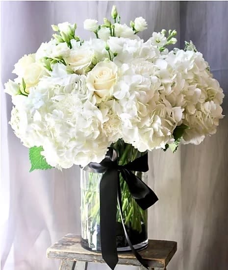 Sky - Floral mix with white roses in a vase  