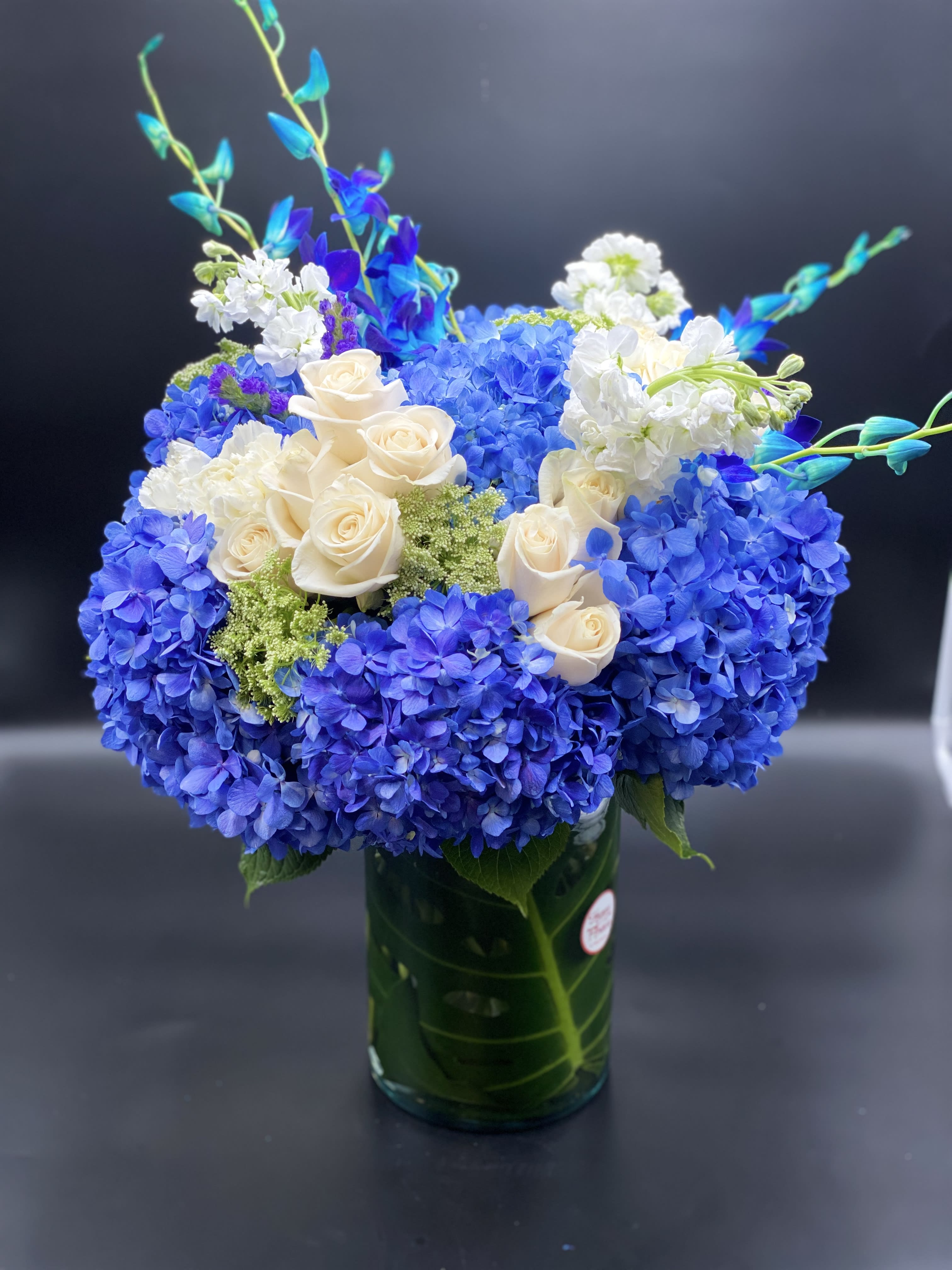 Hydrangea, roses, orchids - Blue and white