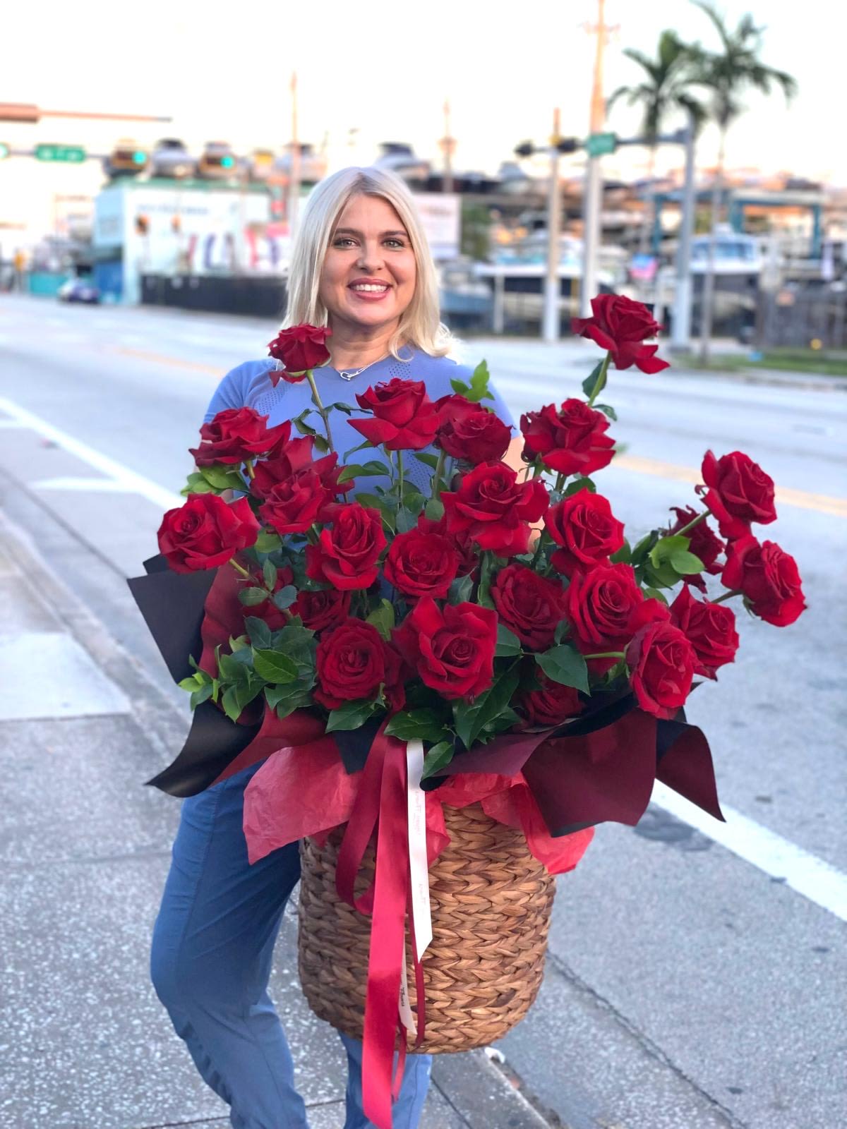 Be my Valentines - Beautiful red roses in a basket