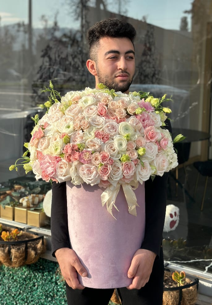 Large pastel rose bouquet in a pink hat box