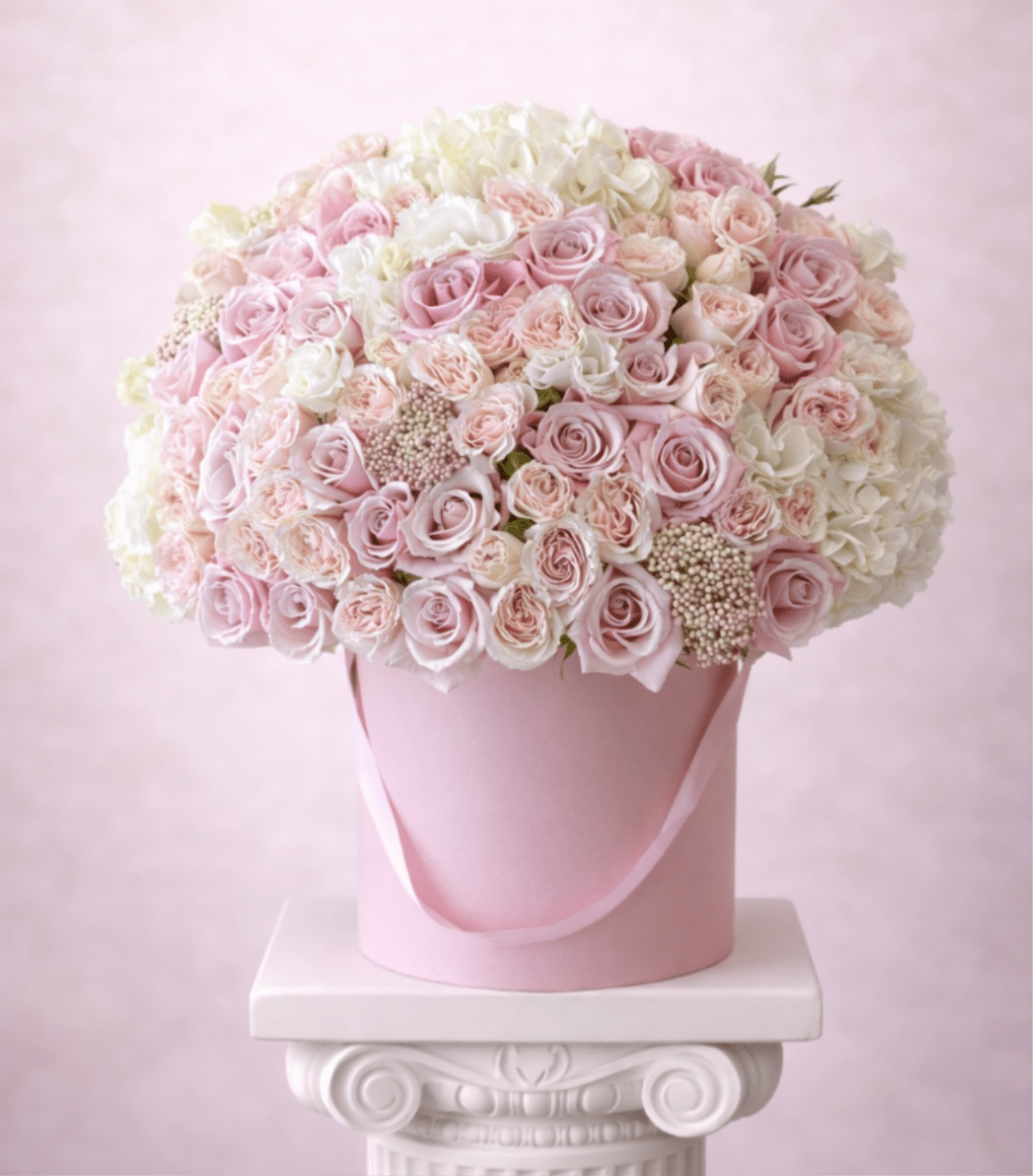 Pink and white rose bouquet in a pink hatbox