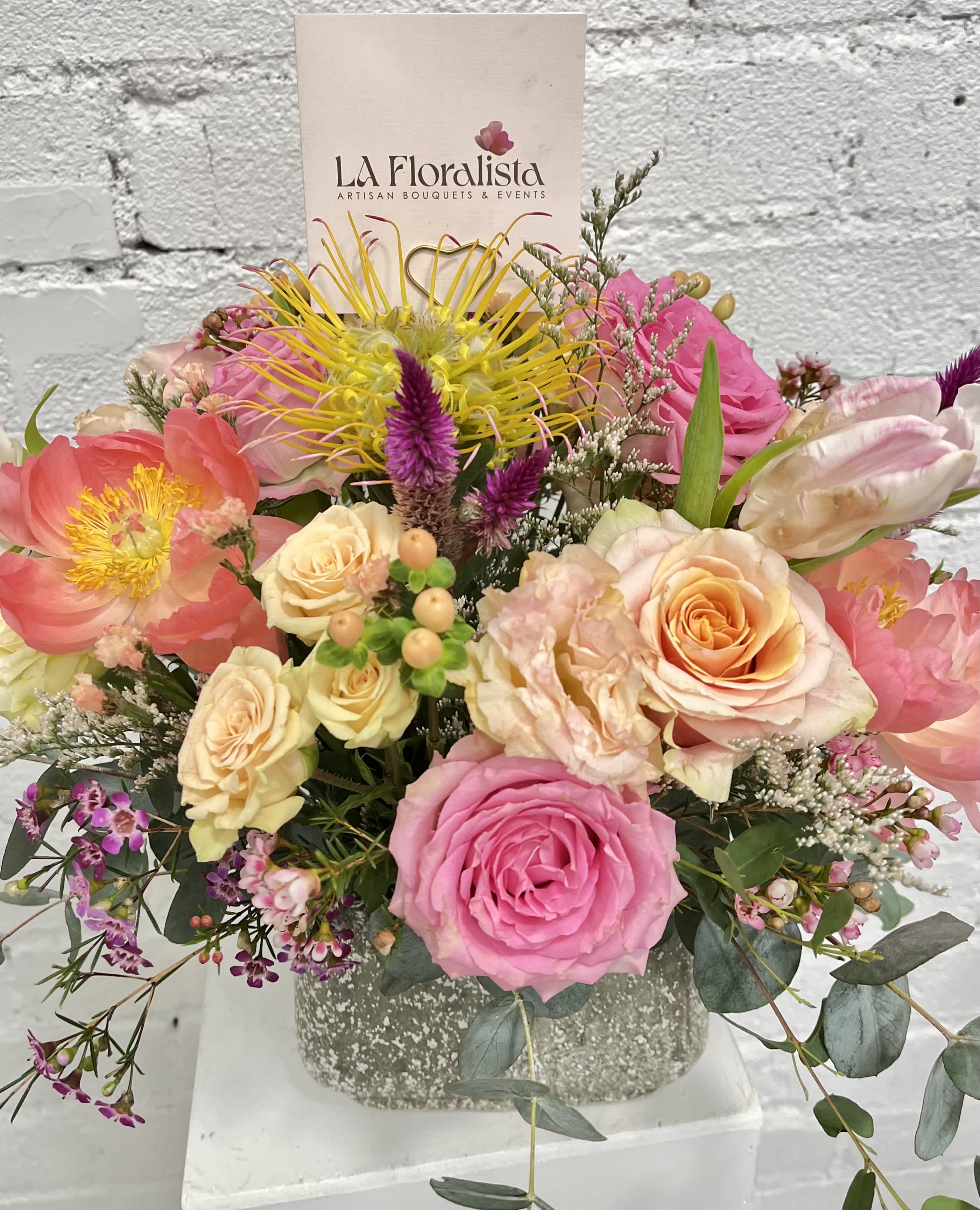 Pink and peach mixed bouquet in a speckled vase