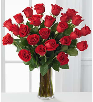Bouquet of red roses in a clear glass vase