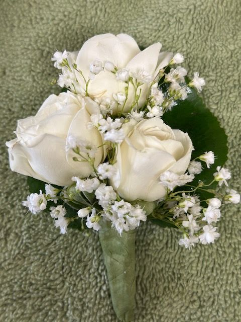 White rose and calla lily boutonniere with baby's breath