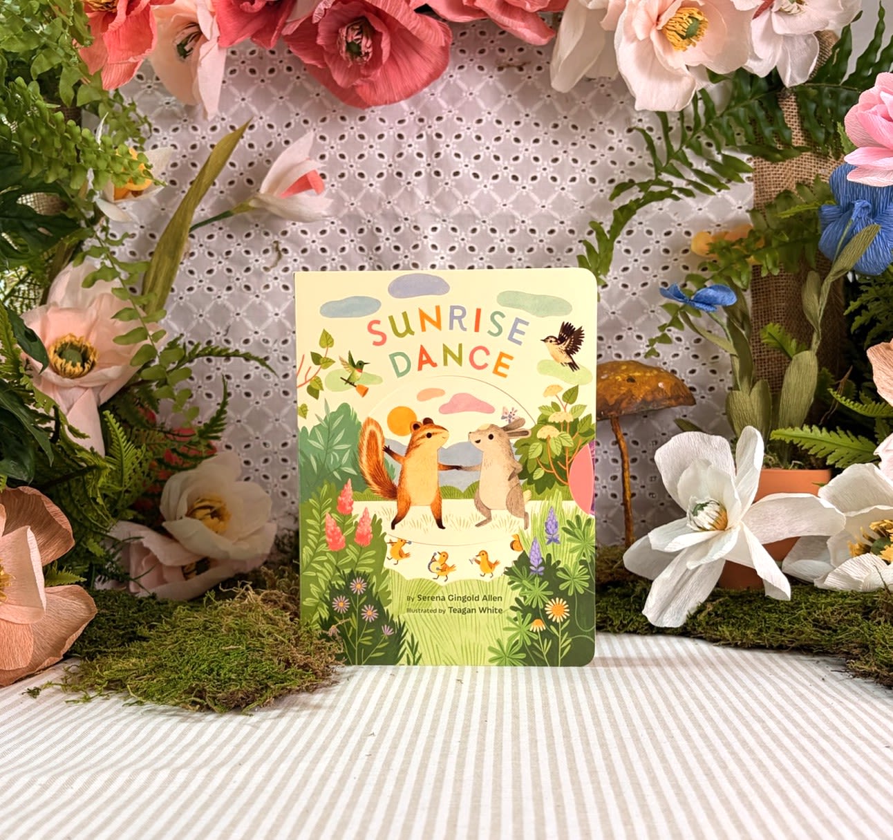 Sunrise Dance - Make salmon splash and bear cubs bustle with each push of a durable novelty element in this sweet and interactive morning read-aloud. 